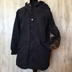Navy woman’s jacket with camo